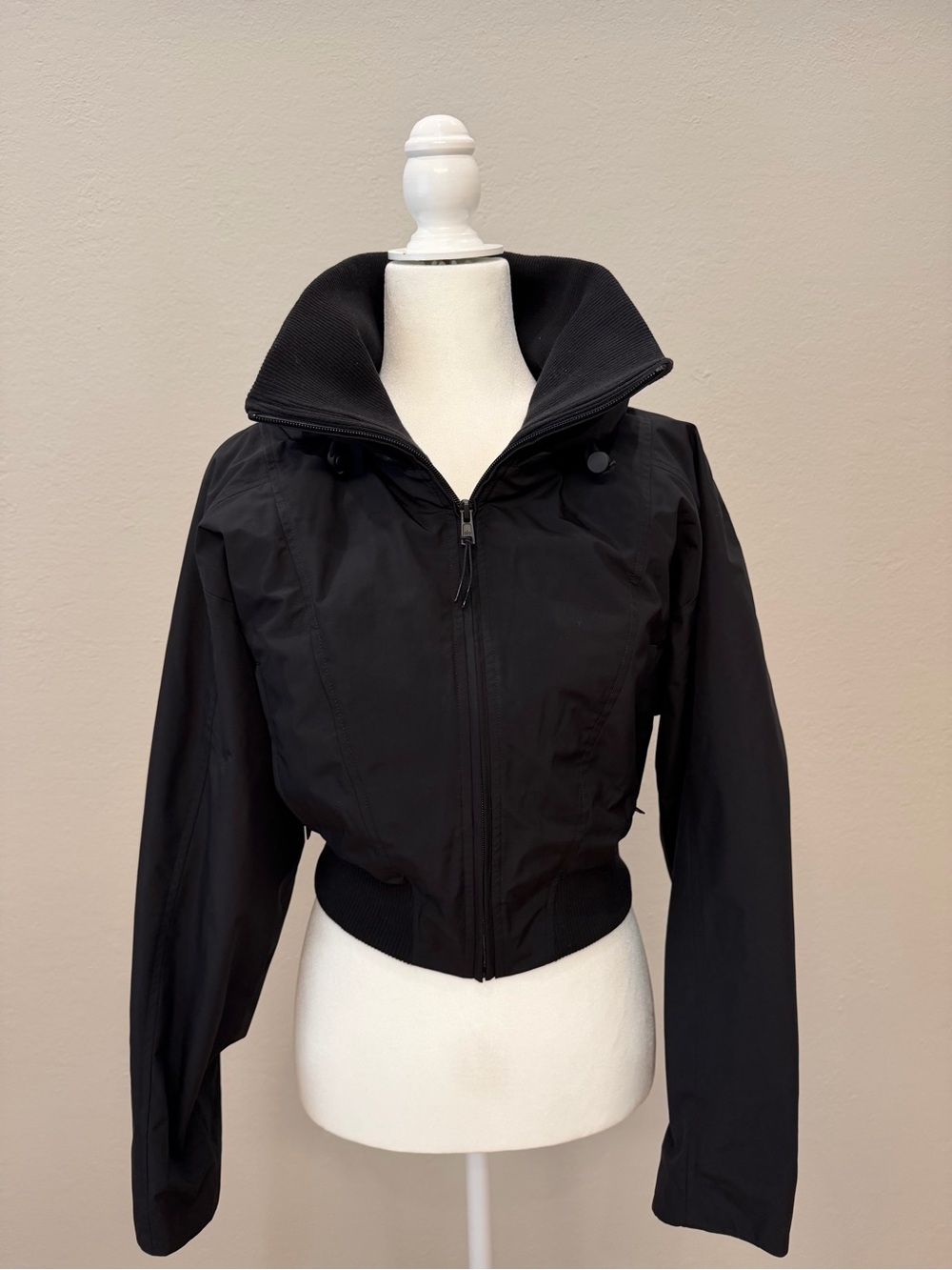 Alo Yoga First Draft Jacket Black Cropped Funnel Neck Zip SOLD OUT NWT Small